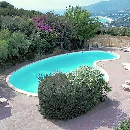 Hotel Aura Club 3*